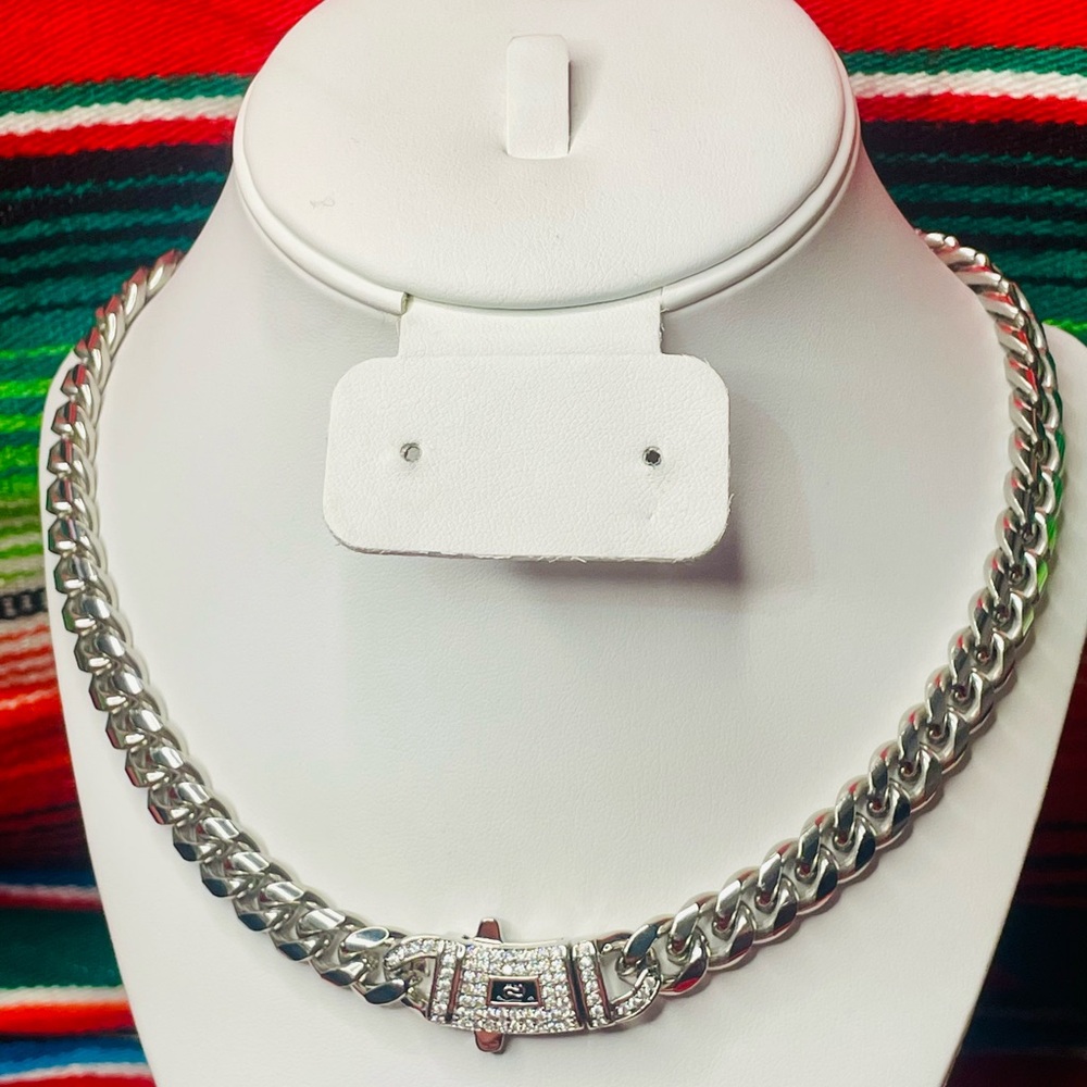 Elegant Silver Chain Necklace